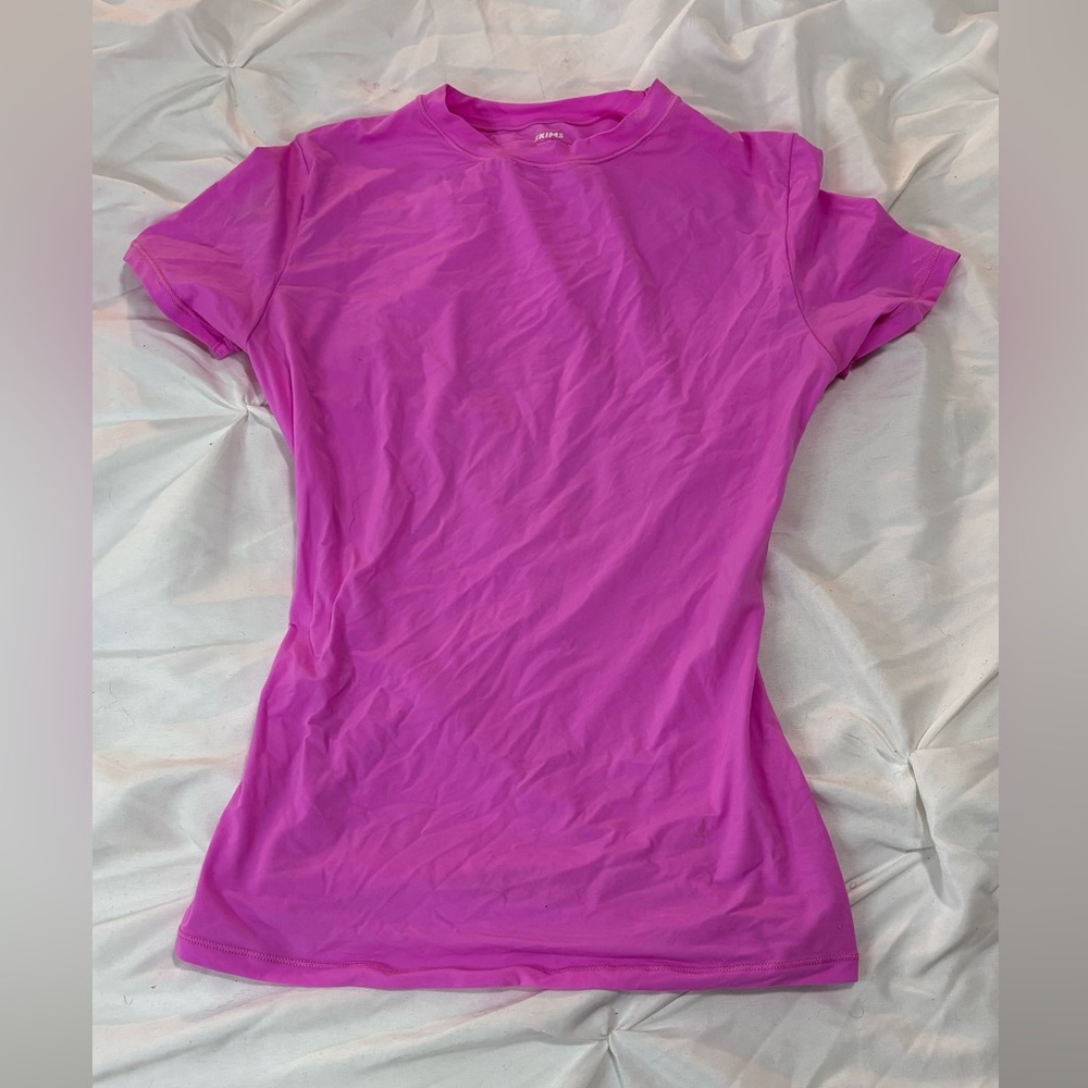 SKIMS Fits Everybody shirt